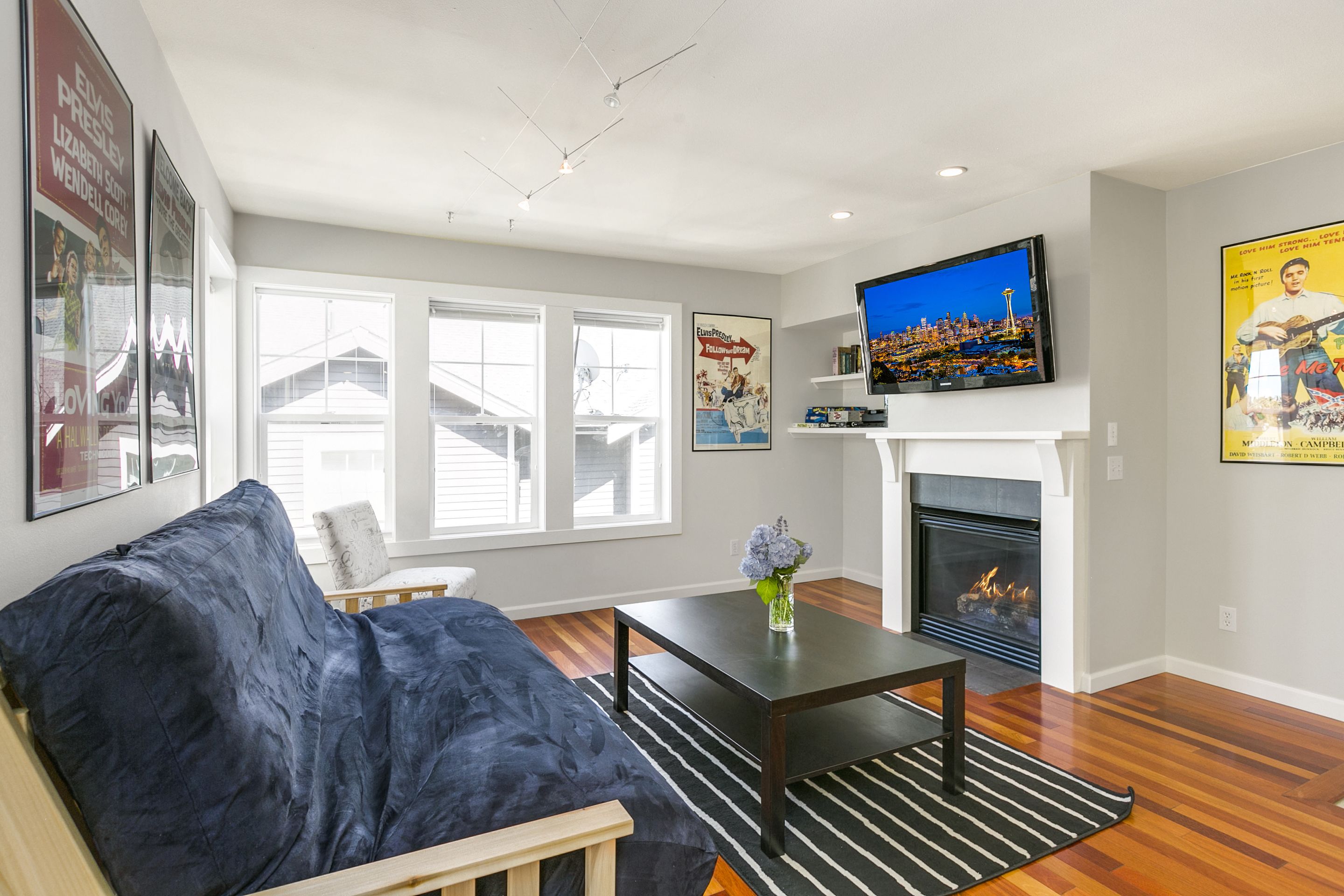 Deluxe Townhome, 4 Bedrooms, Kitchen | Living area | Flat-screen TV, fireplace