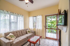 Classic Room, Non Smoking | Living area | Flat-screen TV - Peace of Paradise (Quepos)