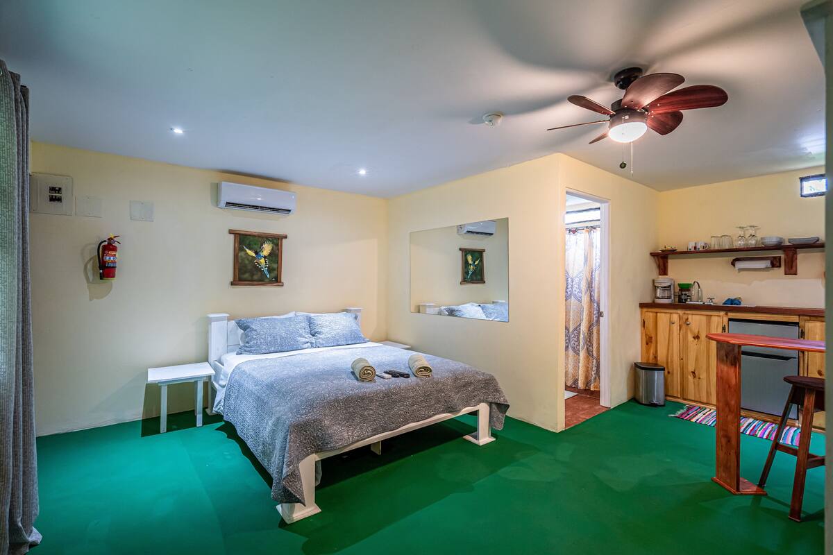 Deluxe Double Room, 1 Queen Bed, Non Smoking | In-room safe, soundproofing, iron/ironing board, WiFi (free)