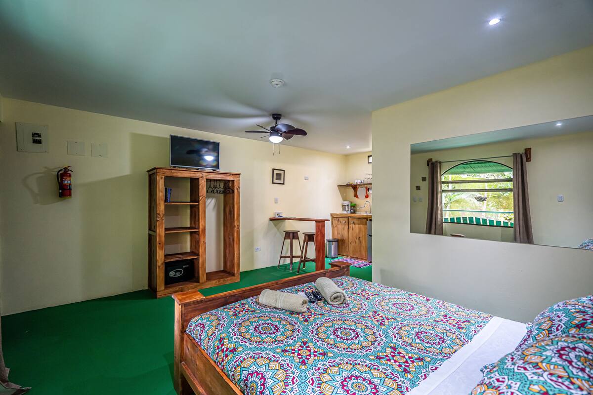 Deluxe Double Room, 1 Queen Bed, Non Smoking | In-room safe, soundproofing, iron/ironing board, WiFi (free)