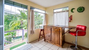 Quadruple Room, 2 Bathrooms | Private kitchen | Microwave, stovetop, toaster, cookware/dishes/utensils - Peace of Paradise (Quepos)