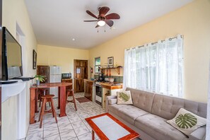 Classic Room, Non Smoking | Living area | Flat-screen TV - Peace of Paradise (Quepos)