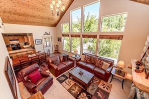 Living area - The Cabin (Cle Elum)