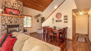 Chalet | Living area | Flat-screen TV, Netflix, DVD player