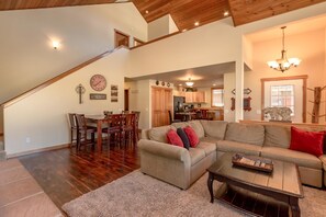 木屋 | 起居區 | 平面電視、Netflix、 DVD 播放機