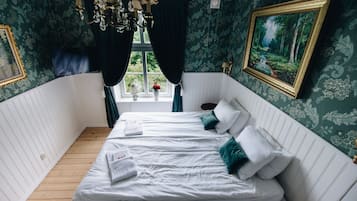 Kamar Double, kamar mandi umum | Tirai kedap cahaya, setrika/meja setrika, dan Wi-Fi gratis