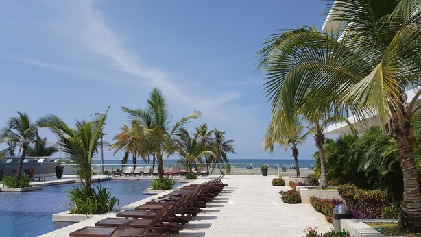 Outdoor pool, pool loungers - Apartamento frente al mar Morros Epic (Cartagena)