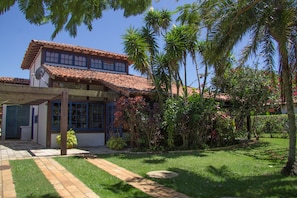 Fachada de la propiedad