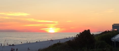 Plage à proximité, chaise longue