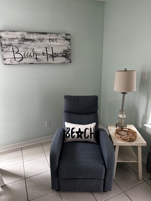 Smart-TV, DVD-Player, Bücher, Videothek