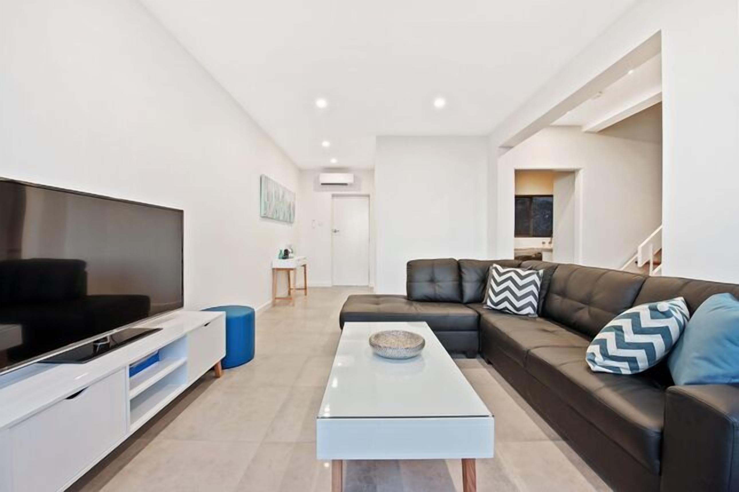 Belle Vista apartment absolute beach front w/ Free WiFi — image 16