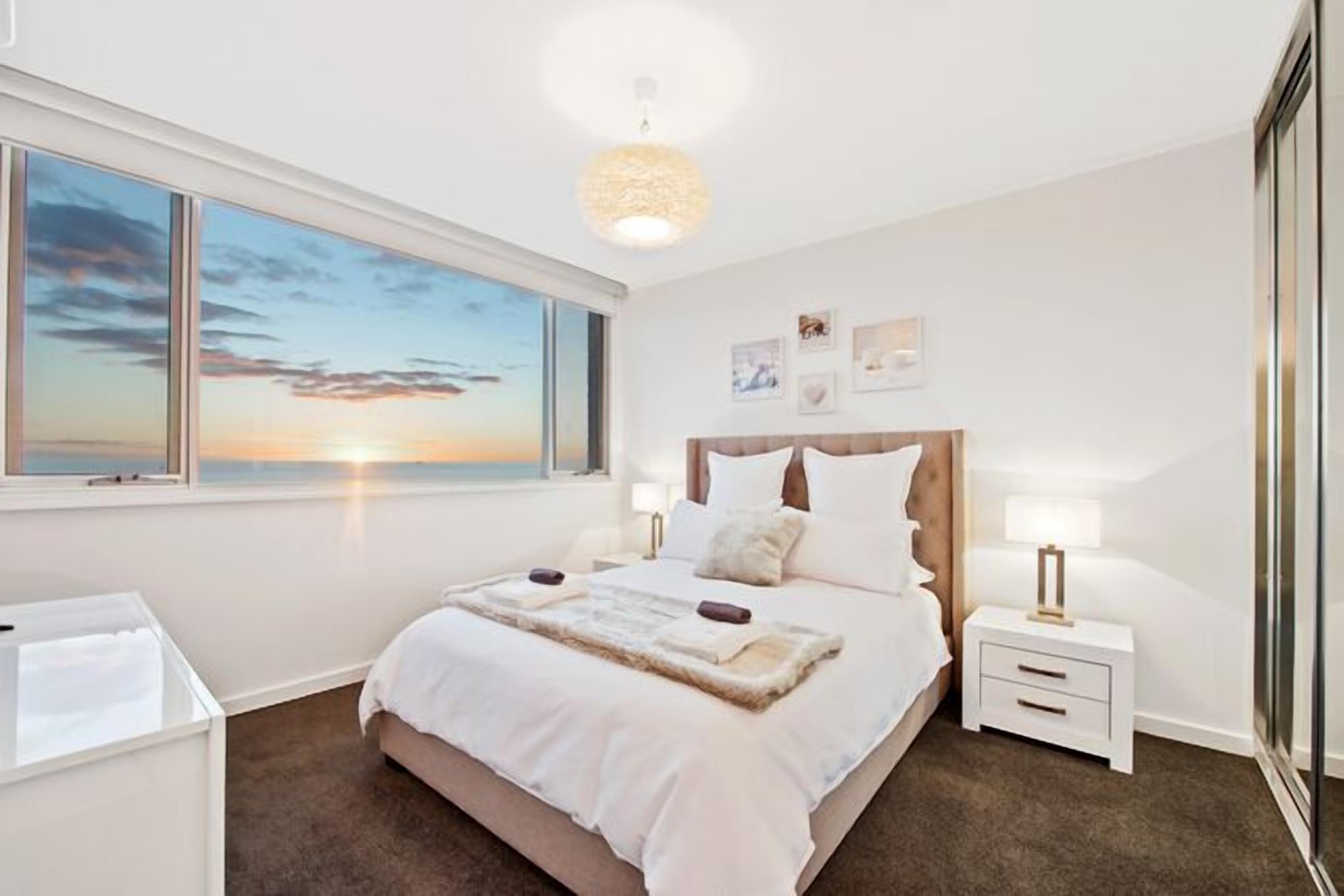 Belle Vista apartment absolute beach front w/ Free WiFi — image 2