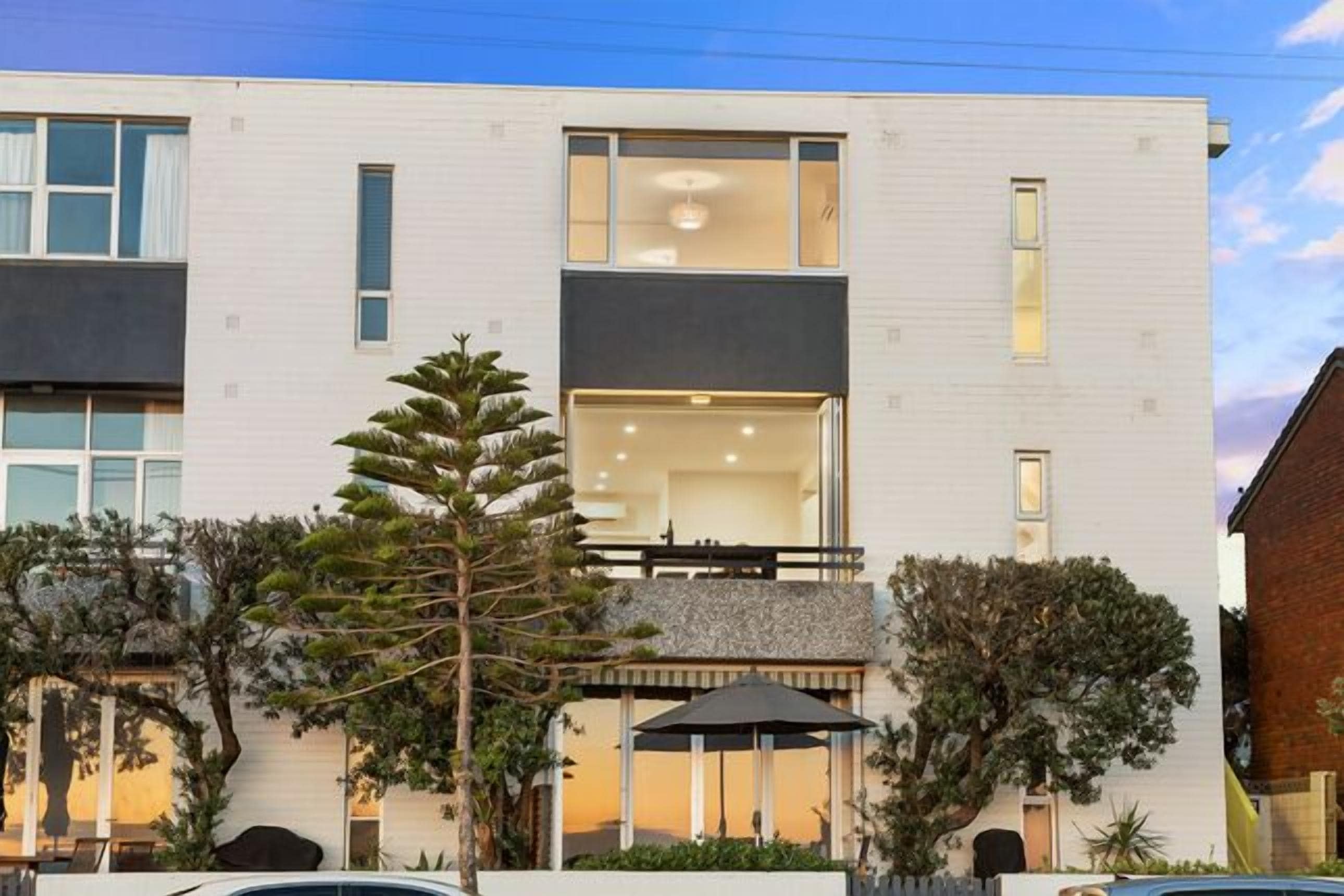 Belle Vista apartment absolute beach front w/ Free WiFi — image 19