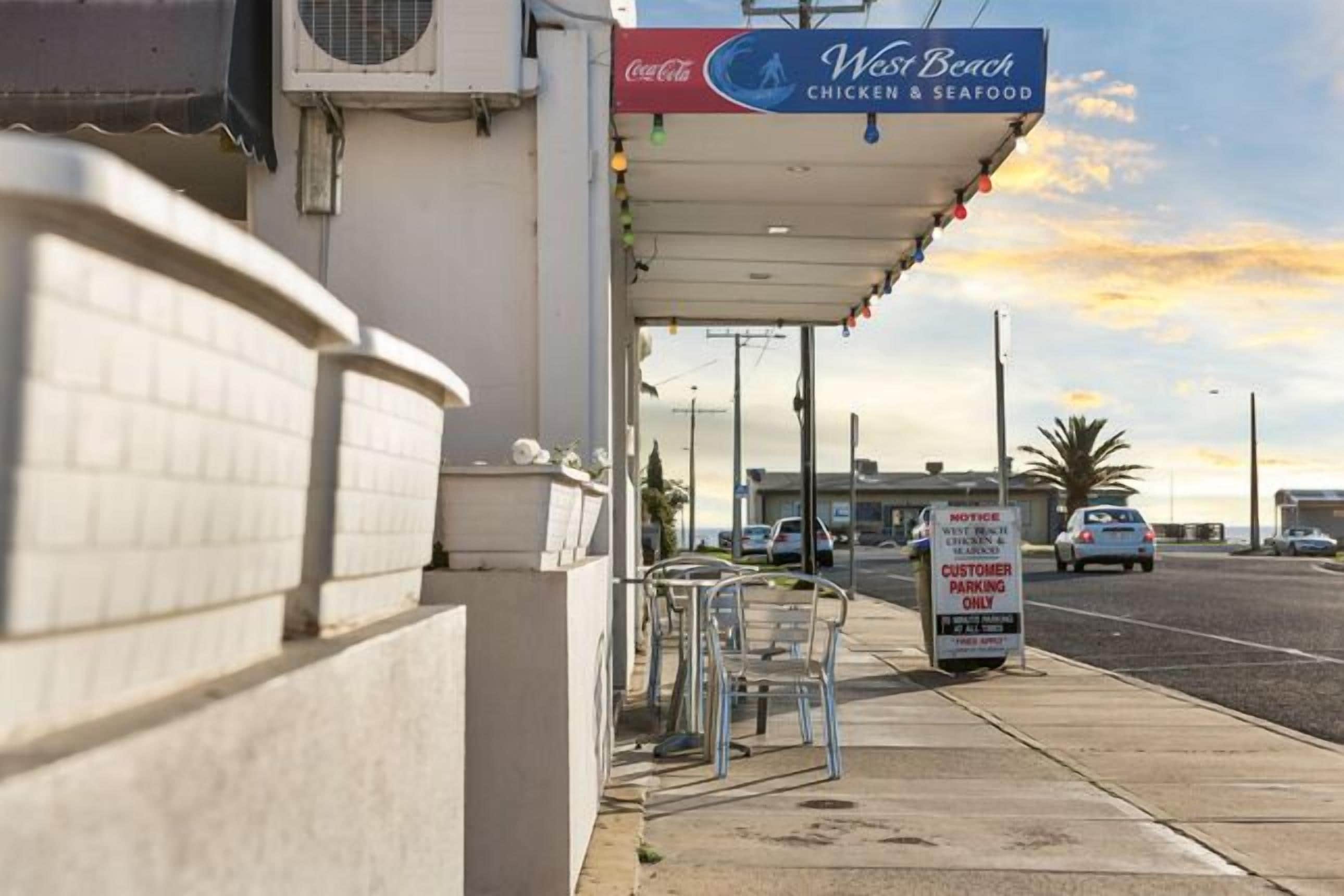 Belle Vista apartment absolute beach front w/ Free WiFi — image 21