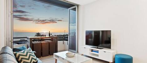 Smart TV, DVD player