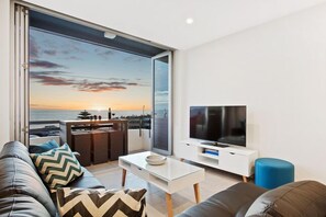 Een smart-tv en een dvd-speler