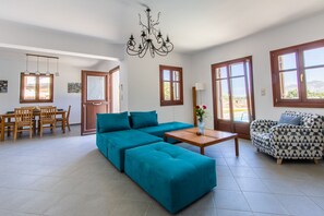 Smart TV, fireplace, DVD player, books - Fabulous Vacation Villa (naxos island,cyklades,Greece)