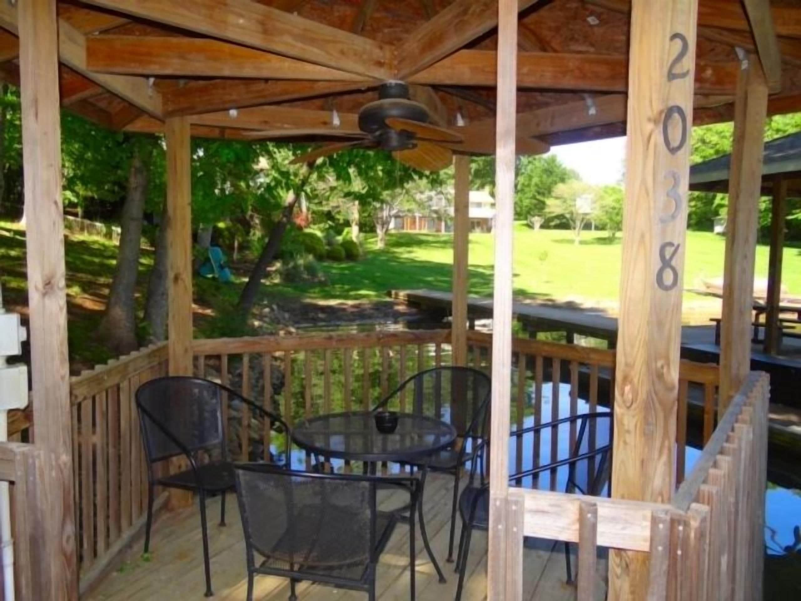 10 Smith Mountain Lake Rentals For Your Outdoor Getaway TravelAwaits