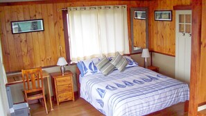 2 soverom, skrivebord, strykejern/-brett og wi-fi (inkludert)