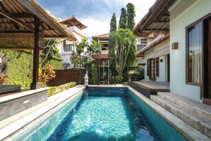 Indoor pool, outdoor pool, pool loungers - Kecapi Villa Seminyak (Seminyak)
