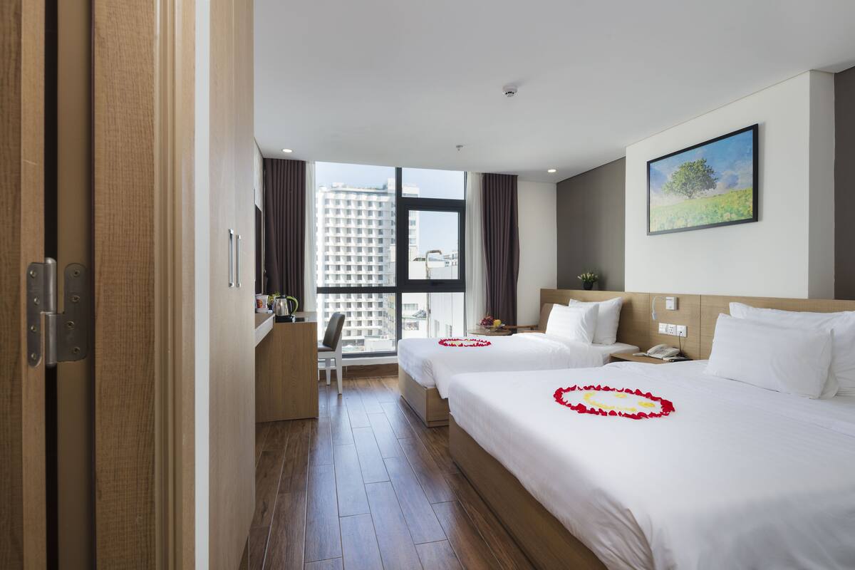 Premium bedding, minibar, in-room safe, desk