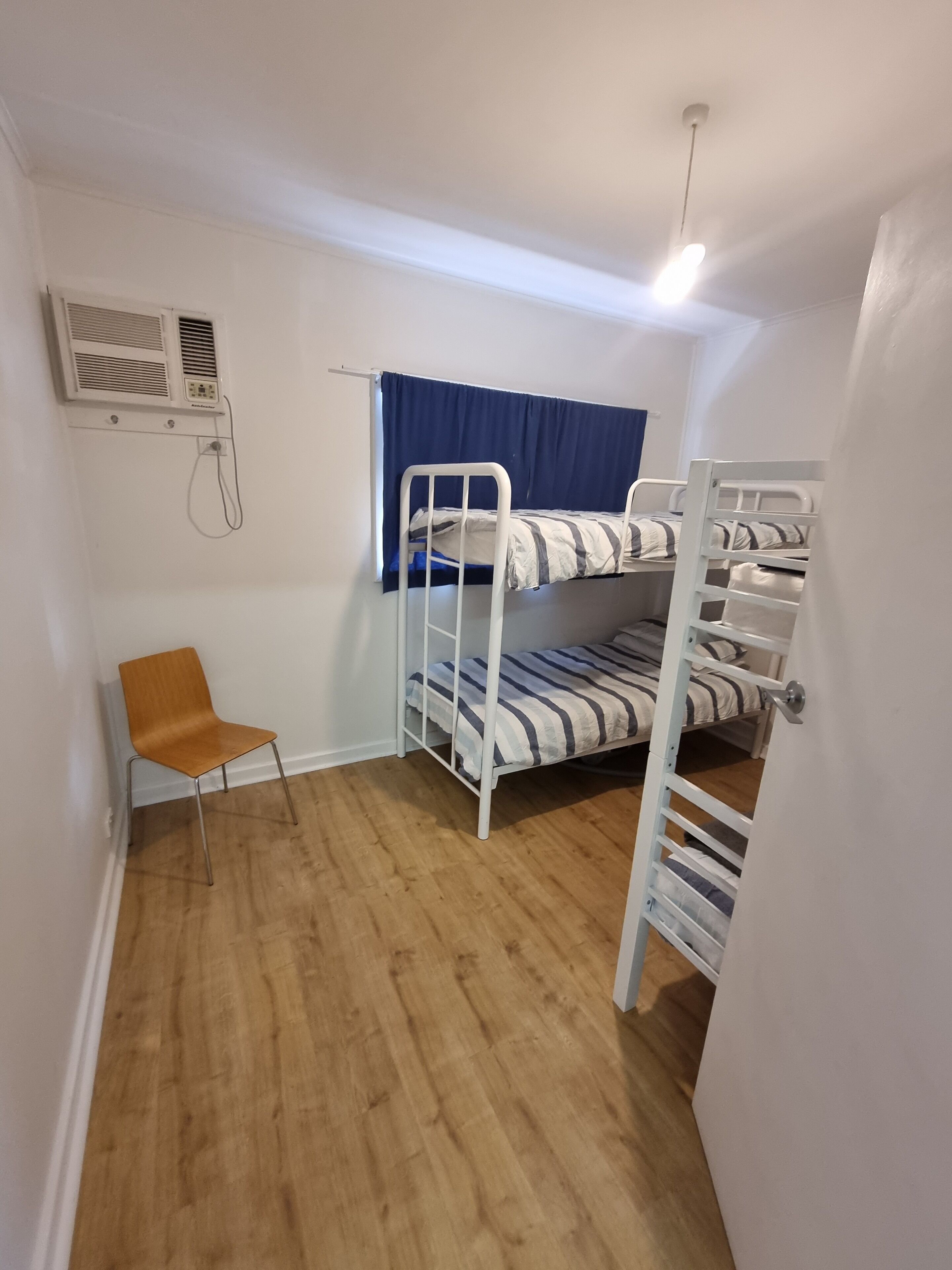 3 Schlafzimmer, Bügeleisen/Bügelbrett