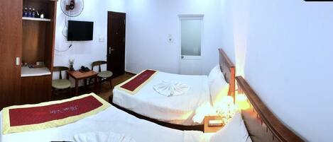 Standard Twin Room | Minibar, desk, free WiFi