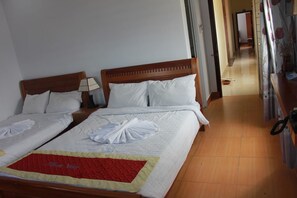 Quarto duplo standard | Frigobar, escrivaninha, Wi-Fi de cortesia