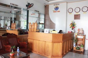 Reception - Phan Van Hotel (Da Nang)