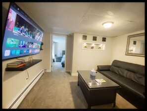 TV connectée, Netflix, livres, services de streaming