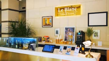 Lobby lounge