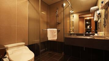 Standard Double Room | Bathroom shower