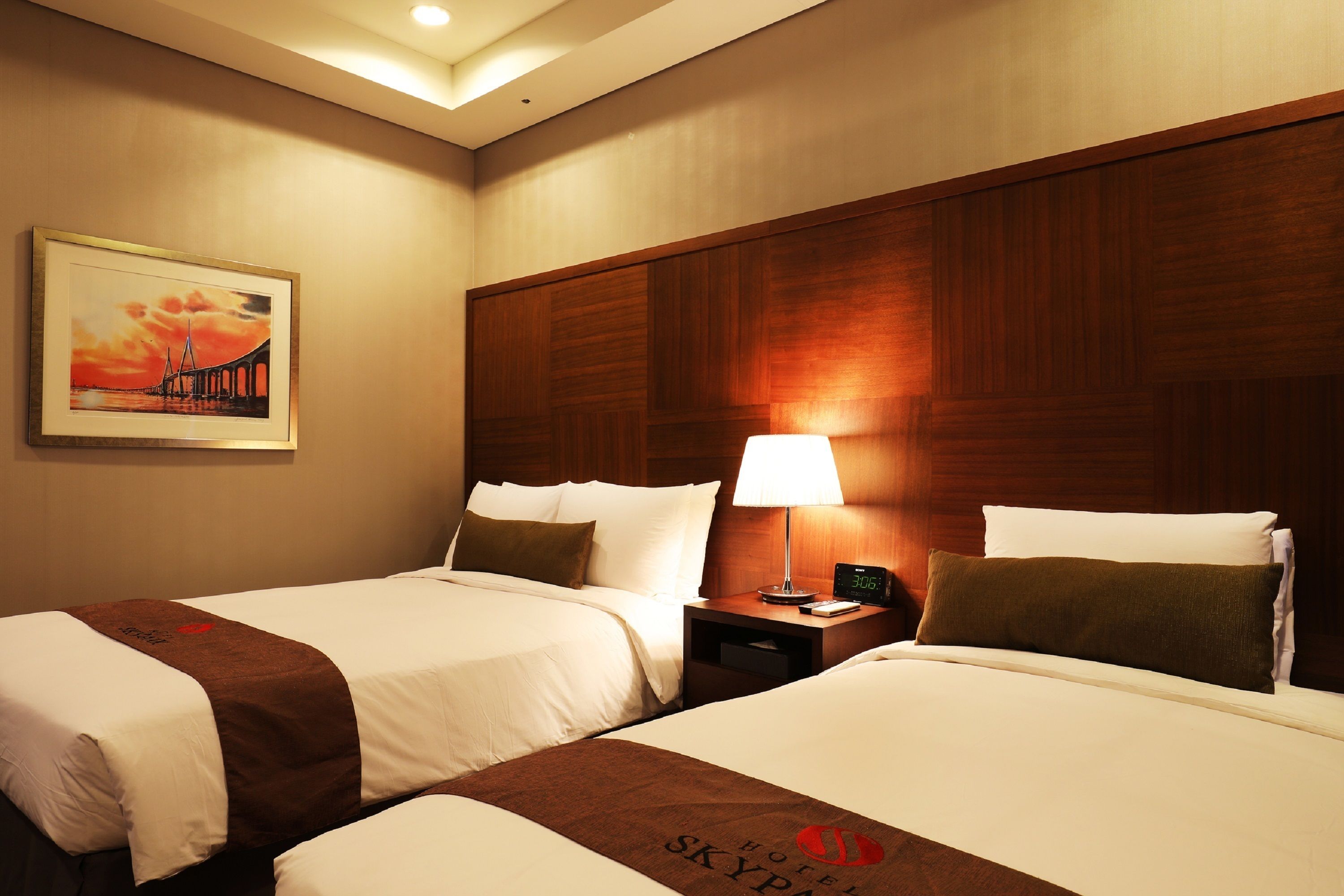 deluxe twin room | premium bedding, in-room safe, desk, blackout curtains