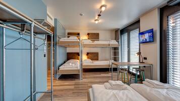 6 - Bed room  | 書桌、隔音、免費無線上網、床單