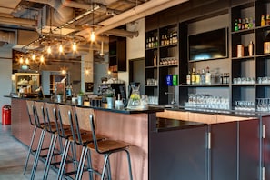Bar (on property) - MEININGER Hotel Berlin Tiergarten (Berlin)