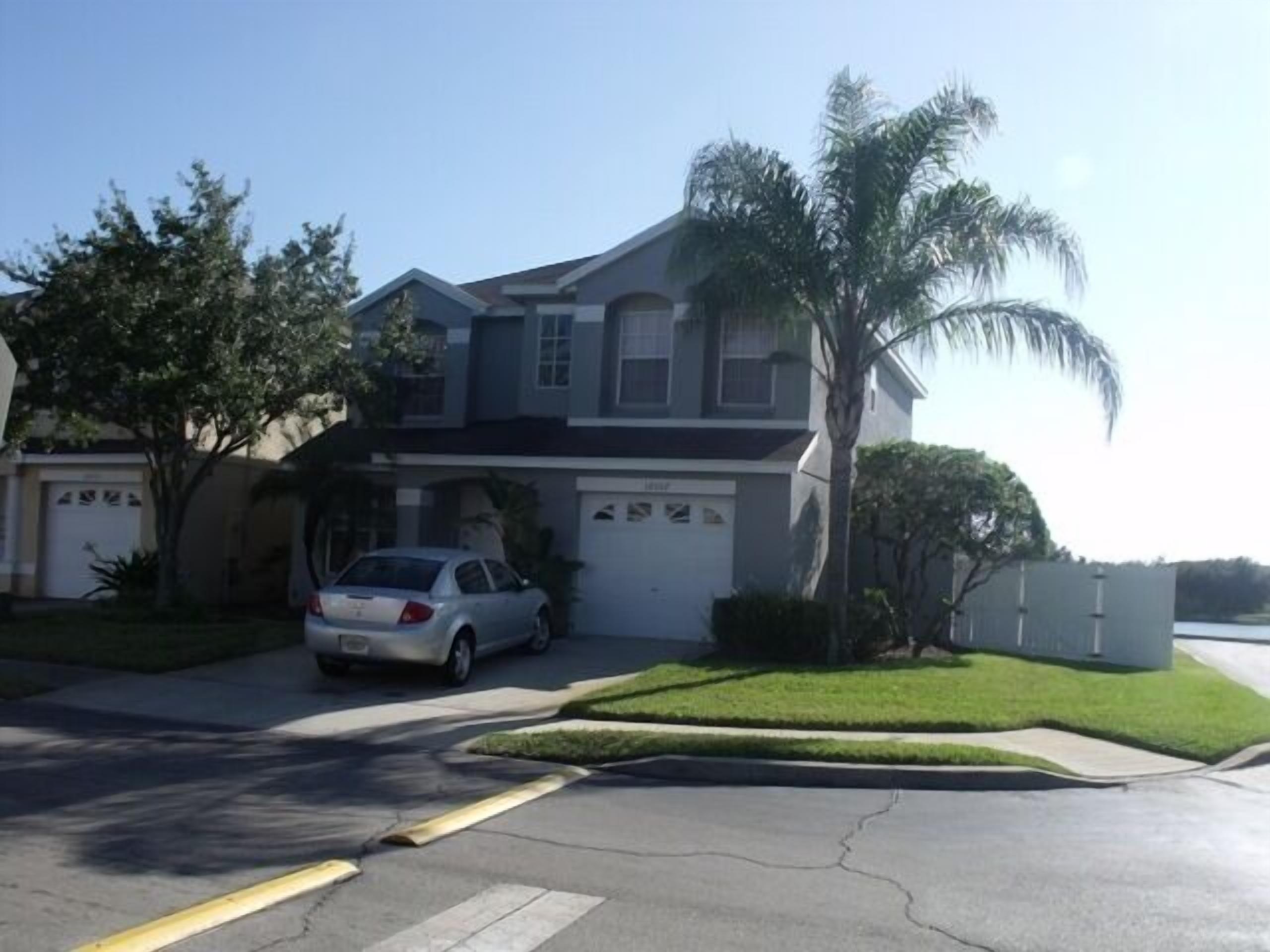 Lake view 4 Bedroom Family Vacation Pool Home in Orlando, Florida