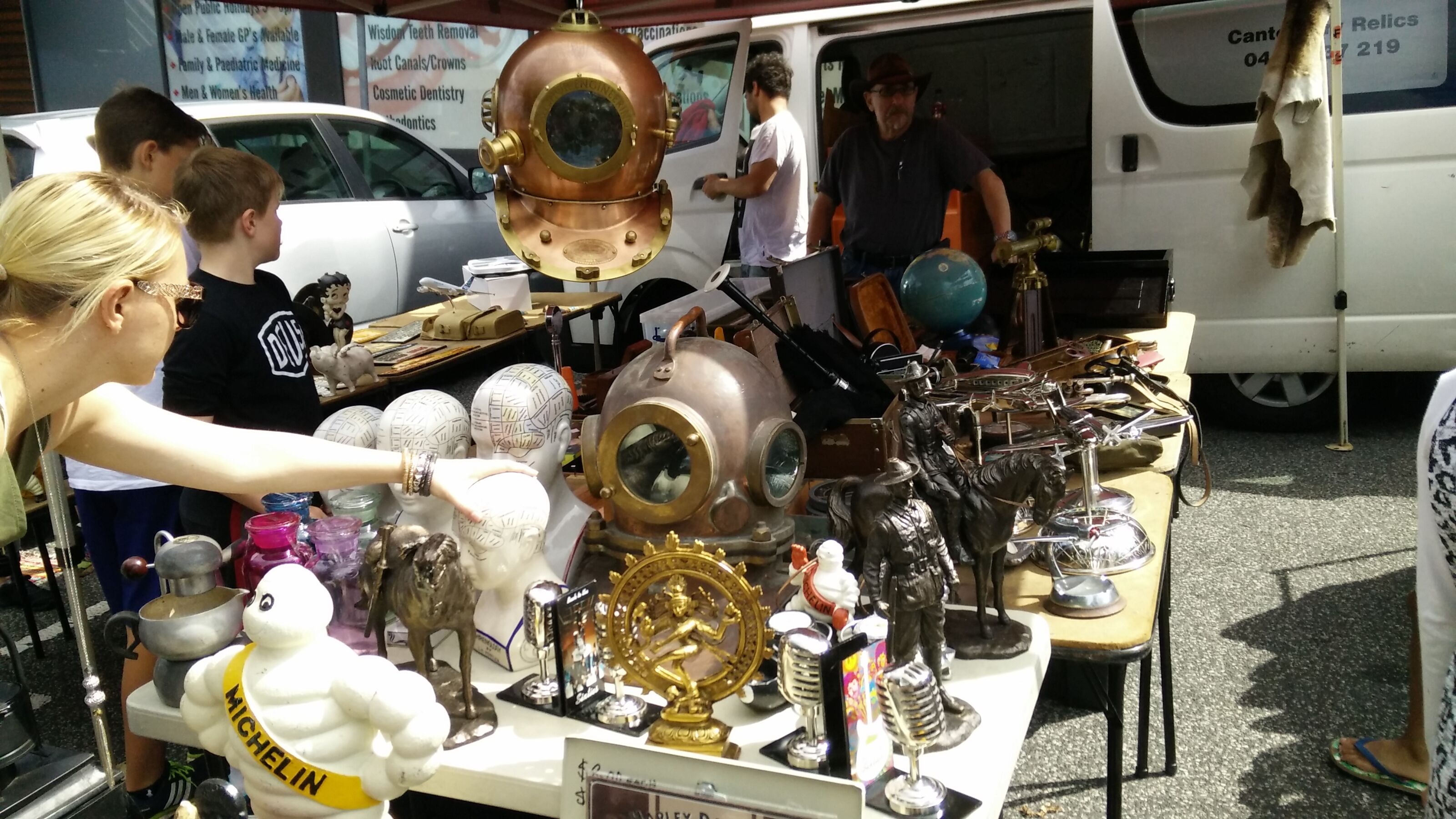 Camberwell Holiday Apartment — image 4