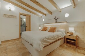 4 bedrooms, iron/ironing board, travel crib, WiFi