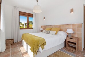 4 soverom, strykejern/-brett, reiseseng for barn og wi-fi