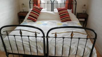 1 Schlafzimmer, BĂŒgeleisen/BĂŒgelbrett, kostenloses WLAN, BettwĂ€sche