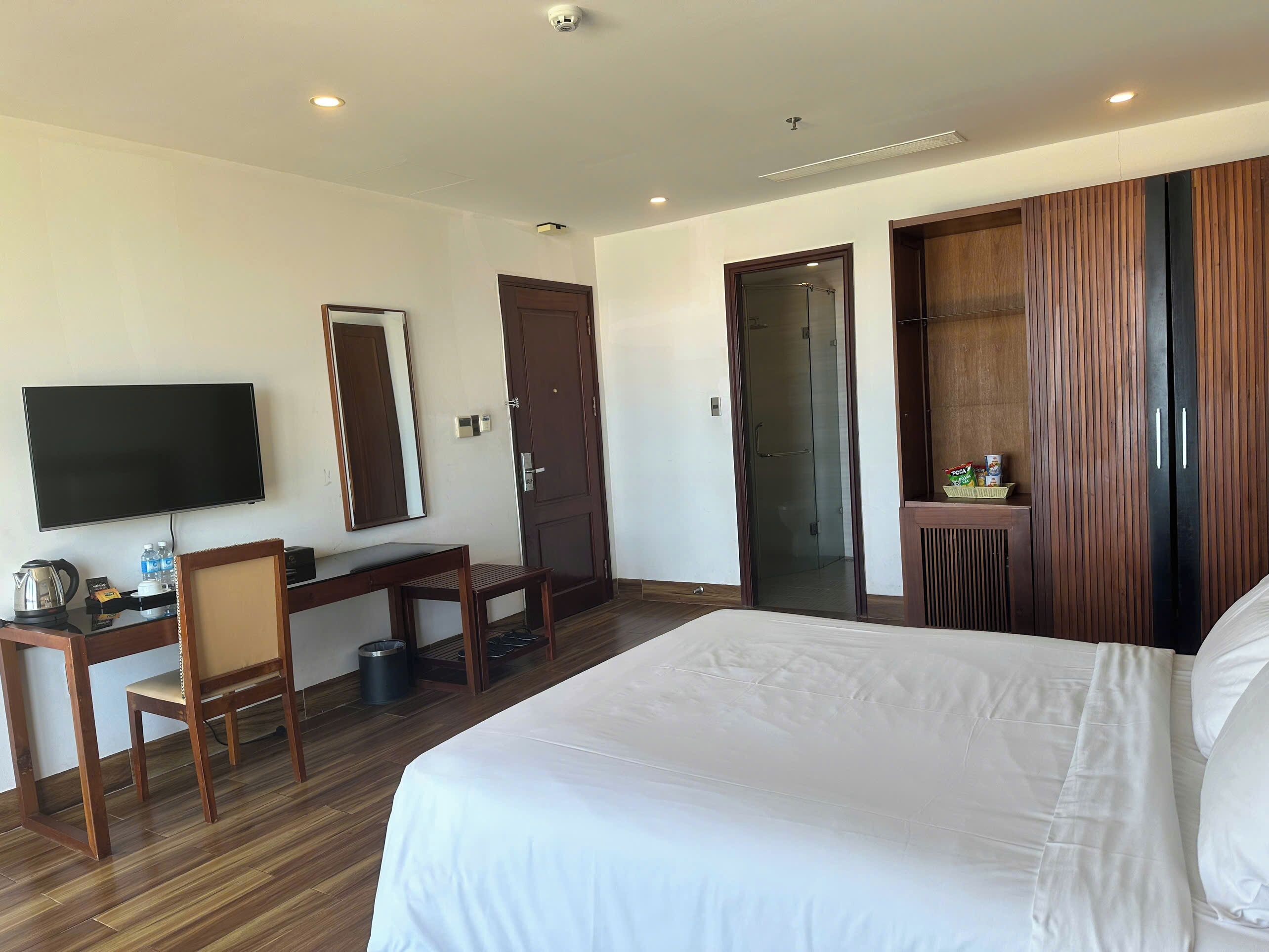 deluxe double room, ocean view | premium bedding, in-room safe, desk, laptop workspace