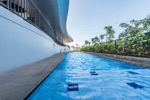 Outdoor pool, open 6:00 AM to 10:00 PM, sun loungers - Enso Hotel (Cikarang)