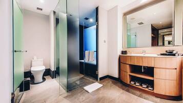 In-room safe, desk, blackout curtains, free WiFi