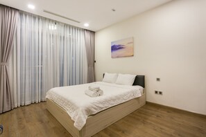 Executive Apartment, 2 Bedrooms, Park View | 2 bedrooms, desk, blackout curtains, iron/ironing board - Sunflower Luxury Apartment (Ho Chi Minh City)