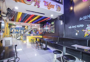 Serves breakfast, lunch and dinner - Hangout Hostel HCM (Ho Chi Minh City)