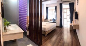 Minibar, desk, rollaway beds, free WiFi - My Anh 120 Saigon Hotel (Ho Chi Minh City)
