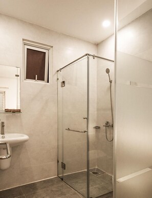 Minibar, desk, rollaway beds, free WiFi