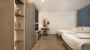 ห้องดีลักซ์สำหรับสี่ท่าน, เตียงควีนไซส์ 2 เตียง | มินิบาร์, โต๊ะทำงาน, เตียงเสริม/เปล, Wi-Fi ฟรี