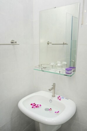 Quarto casal (Window) | Pia do banheiro