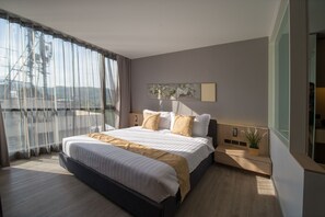 Standard Double Room | In-room safe, blackout curtains, soundproofing, iron/ironing board - Neca Reiche Hotel (Hat Yai)